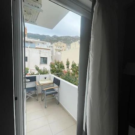 Studio In The Center, 2 Mins From The Beach Loutraki  Exterior photo