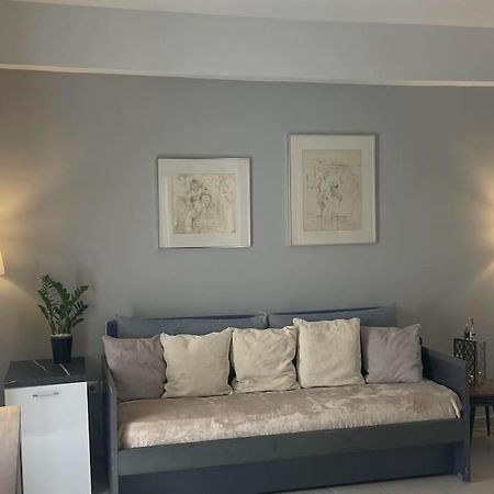 Studio In The Center, 2 Mins From The Beach Loutraki  Exterior photo