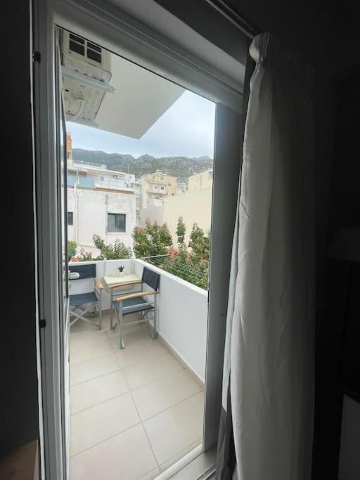 Studio In The Center, 2 Mins From The Beach Loutraki  Exterior photo