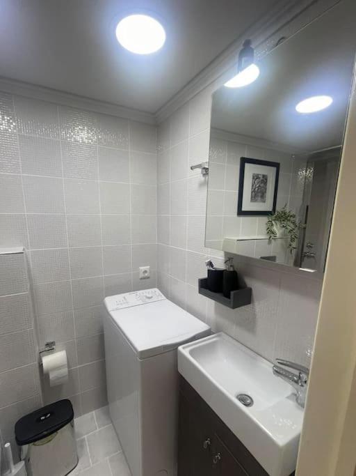 Studio In The Center, 2 Mins From The Beach Loutraki  Exterior photo