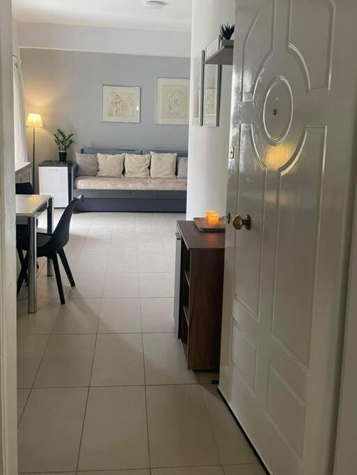 Studio In The Center, 2 Mins From The Beach Loutraki  Exterior photo