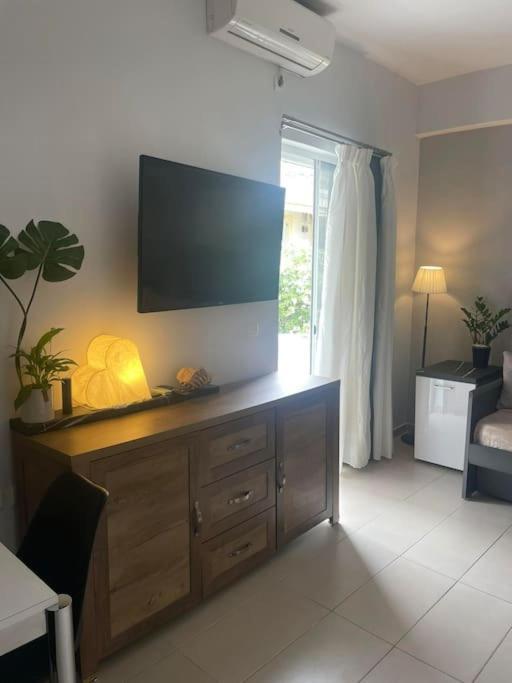 Studio In The Center, 2 Mins From The Beach Loutraki  Exterior photo