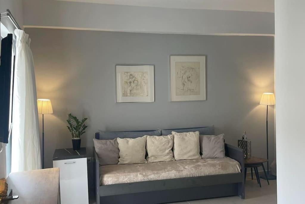 Studio In The Center, 2 Mins From The Beach Loutraki  Exterior photo