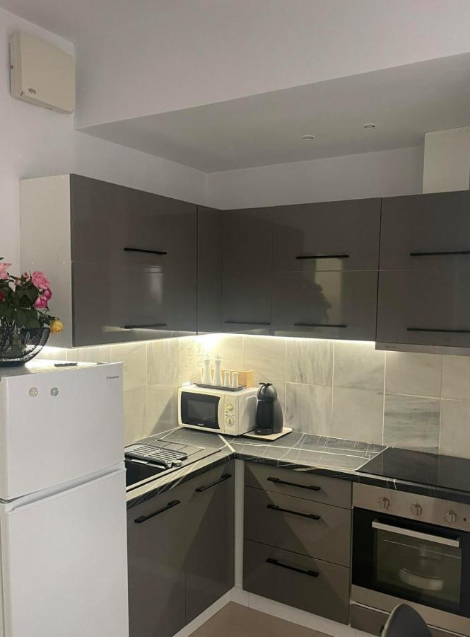 Studio In The Center, 2 Mins From The Beach Loutraki  Exterior photo